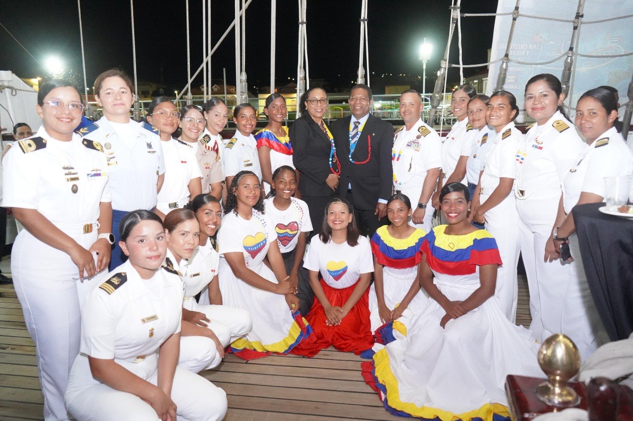 Pueblo de Dominica recibió con alegría al Buque Escuela Simón Bolívar